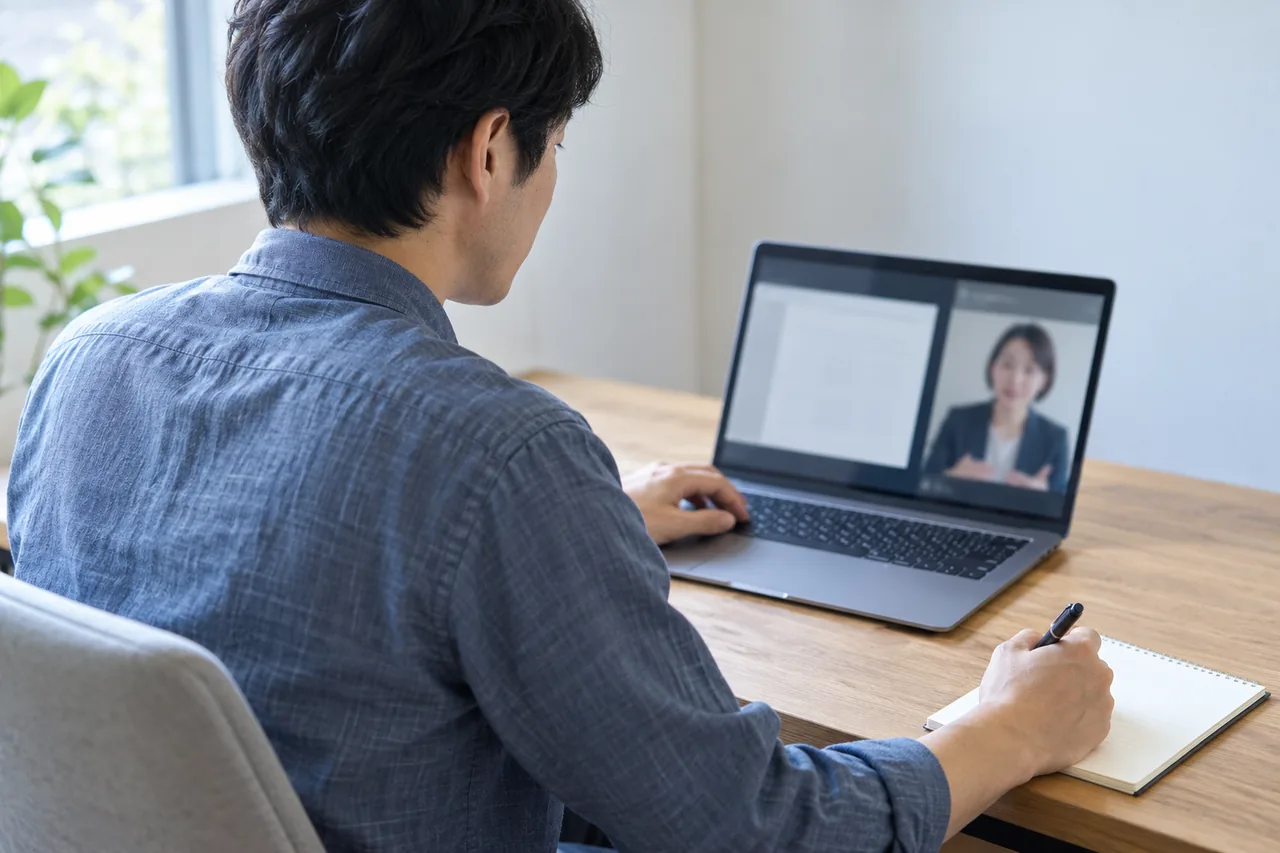 オンラインで資料を確認する相談のイメージ